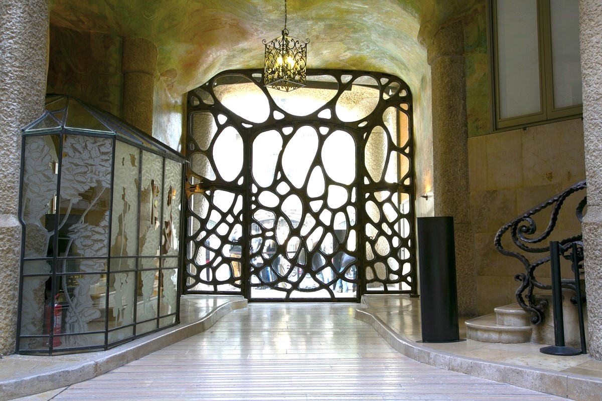 visit pedrera awakening courtyards